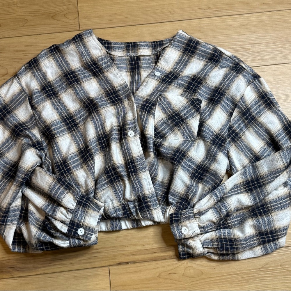 Women’s small long sleeved shirts, blouse, and sweater lot. All barely worn! - Picture 5 of 12